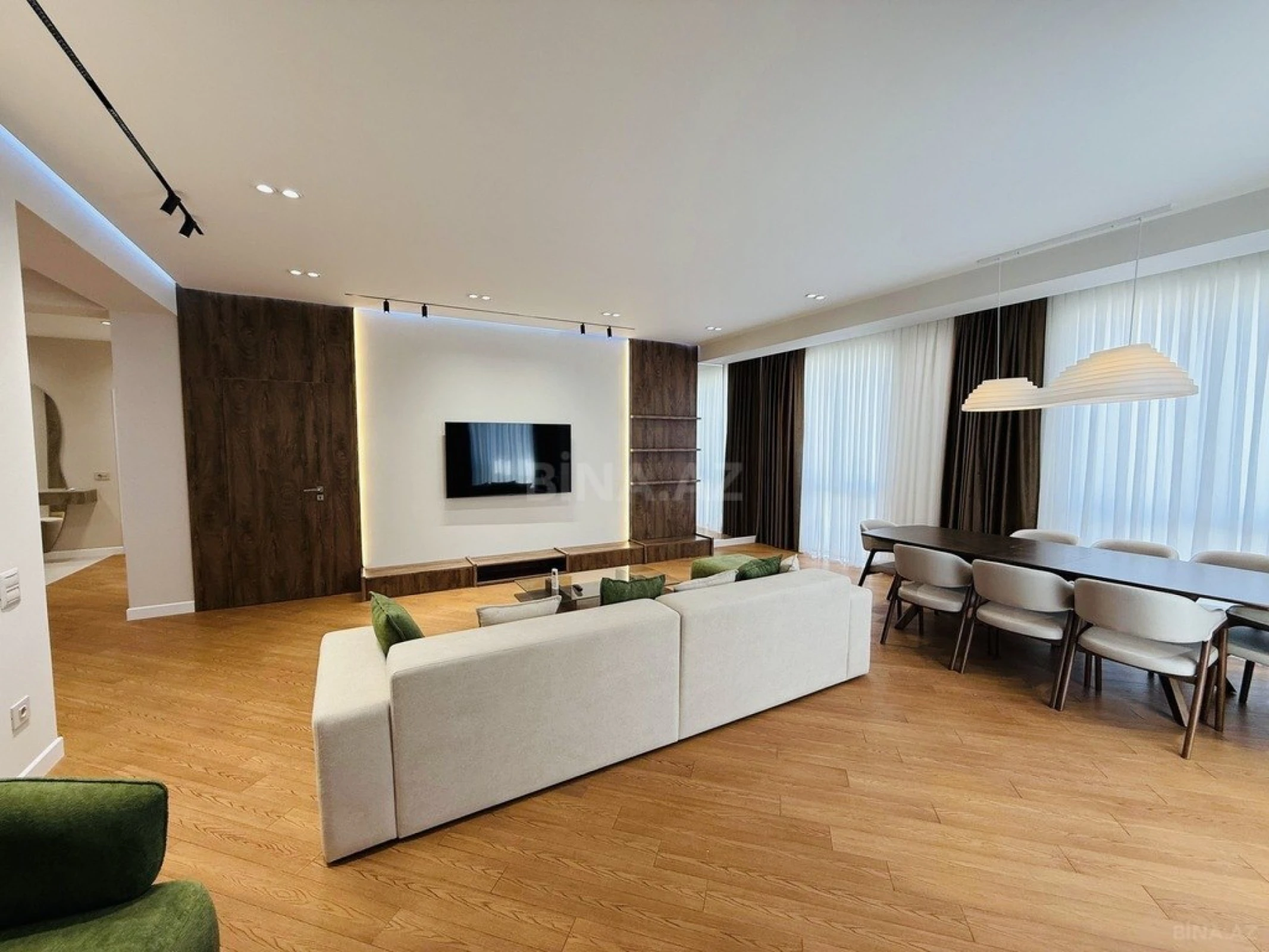 Kirayə verilir 3 otaqlı mənzil 140 m²