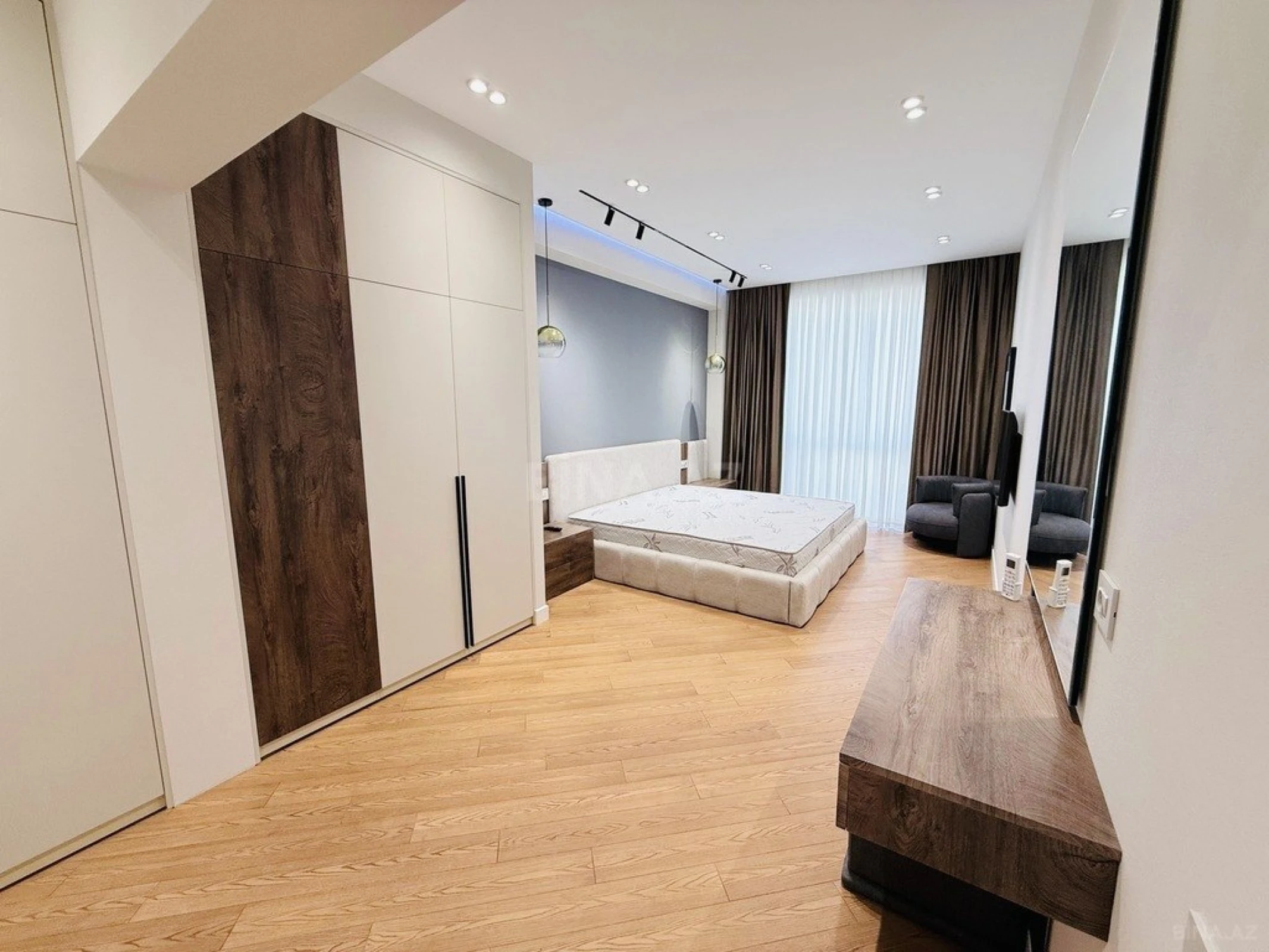 Kirayə verilir 3 otaqlı mənzil 140 m²