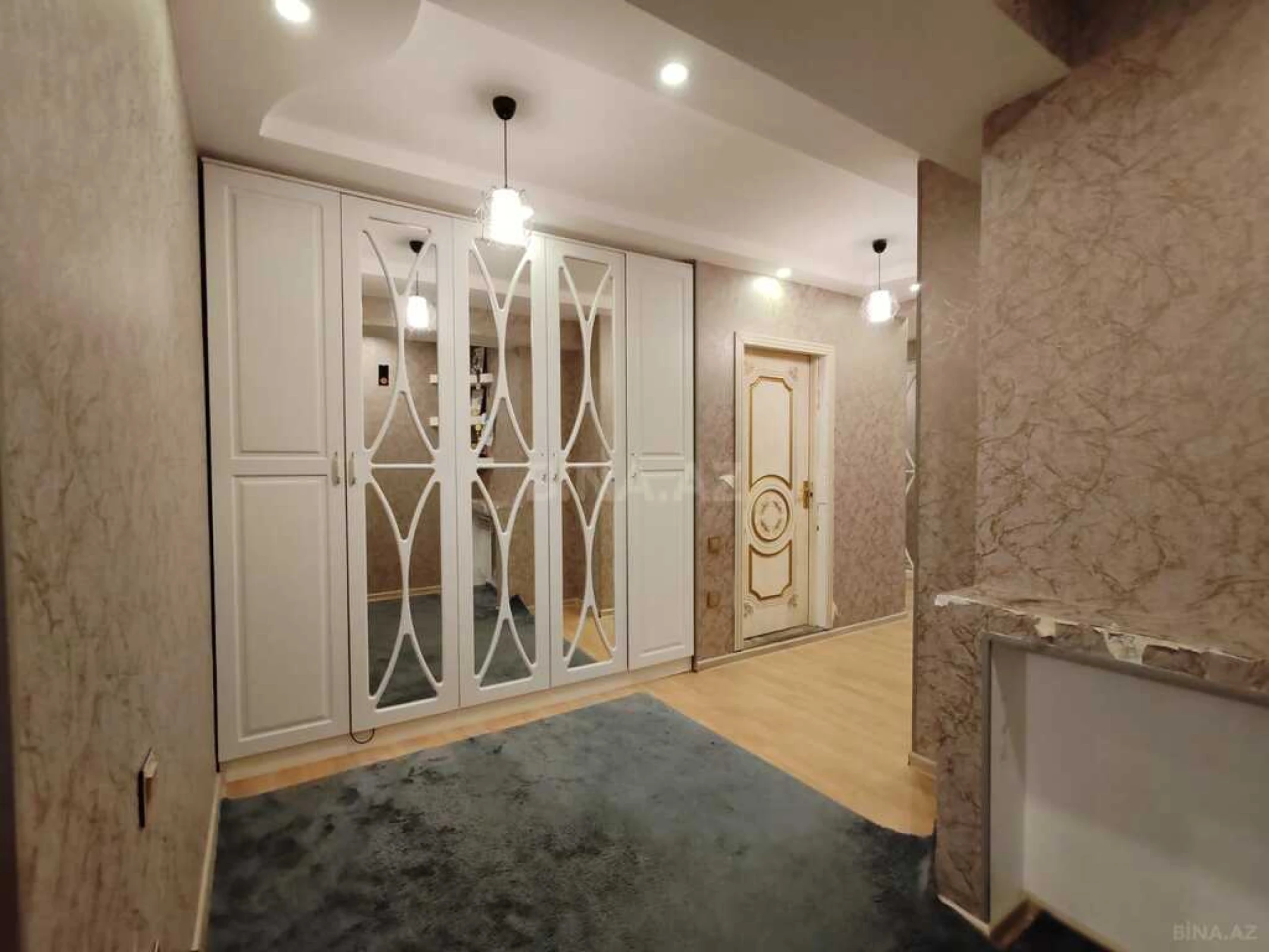 Satılır 3 otaqlı mənzil 115 m²
