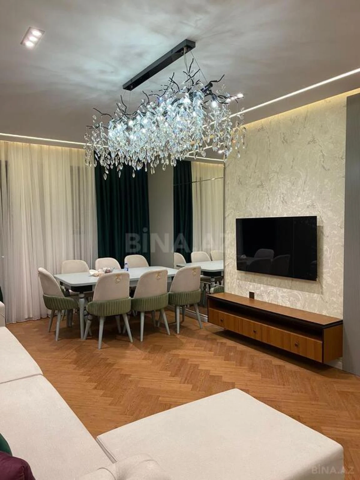 Kirayə verilir 2 otaqlı mənzil 90 m²