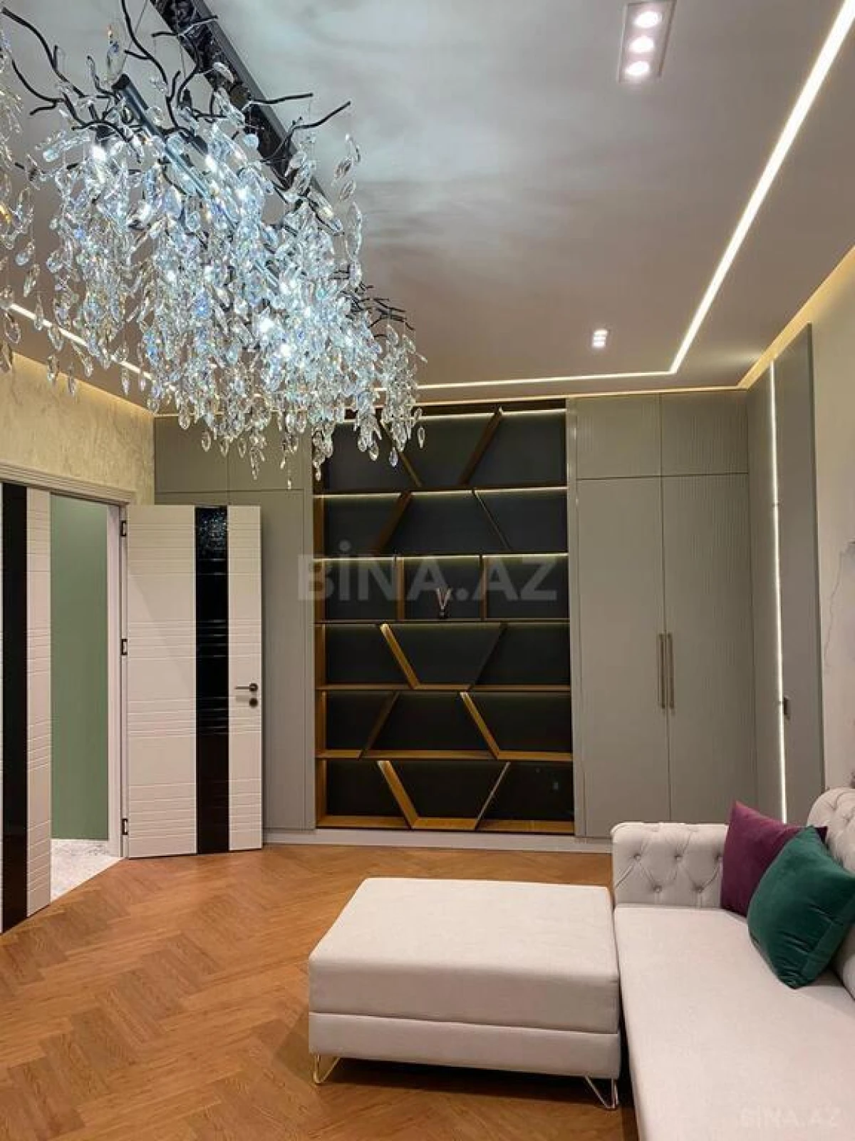 Kirayə verilir 2 otaqlı mənzil 90 m²