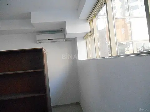 Satılır obyekt 140 m²