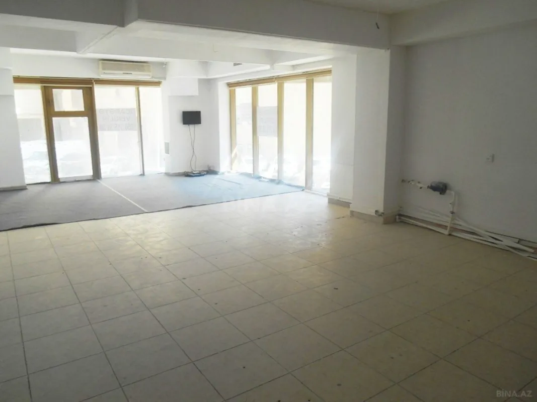 Satılır obyekt 140 m²