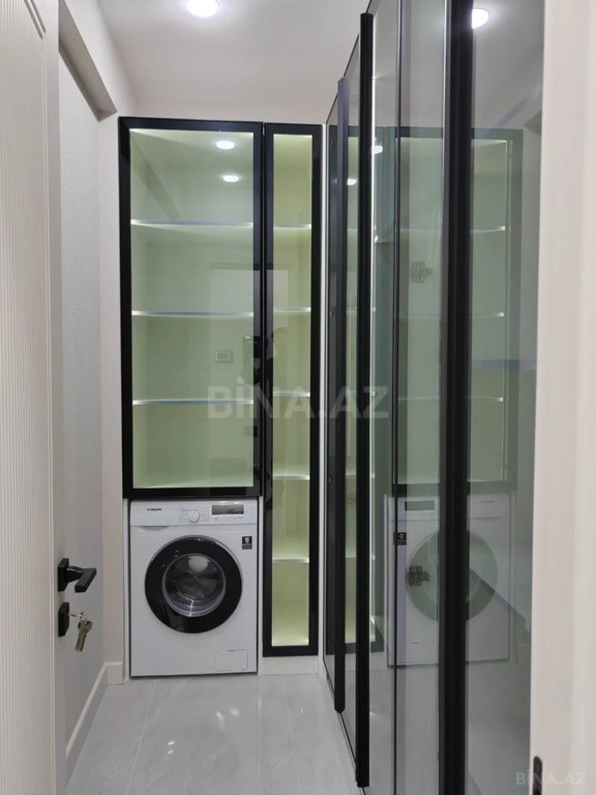 Satılır 3 otaqlı mənzil 151 m²