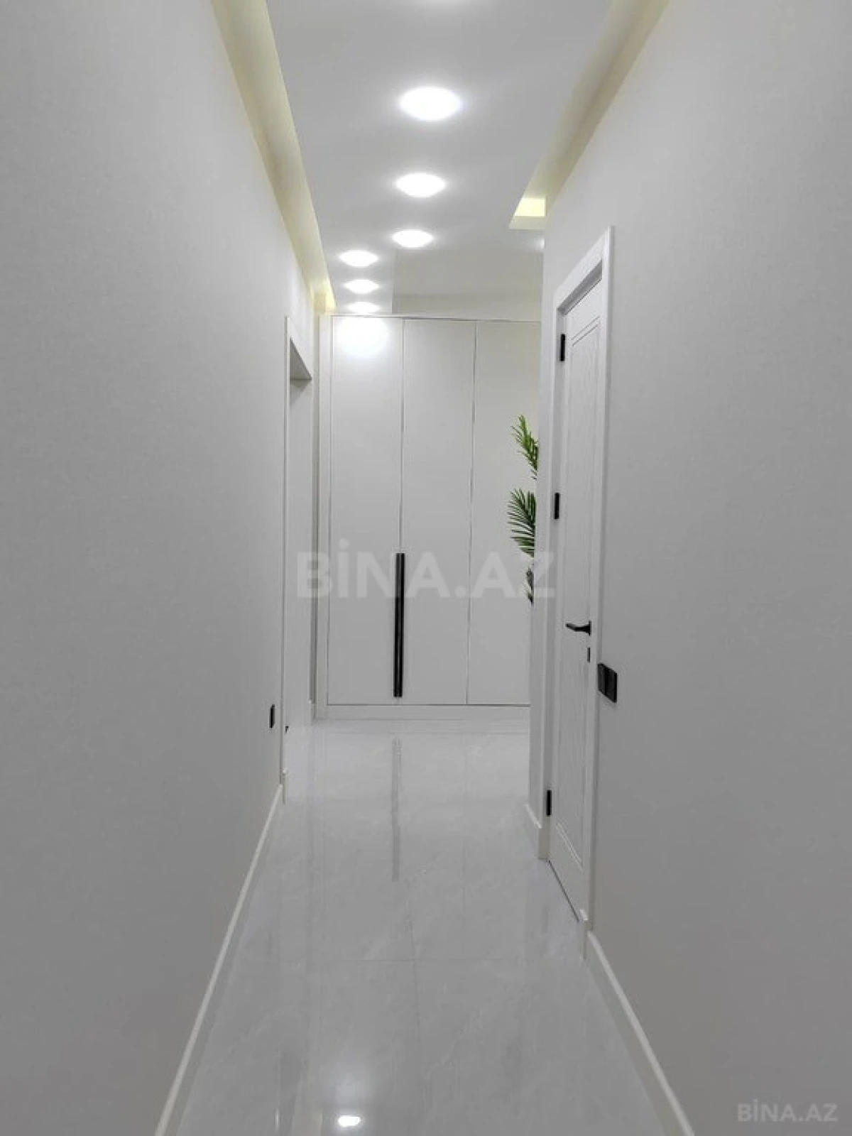 Satılır 3 otaqlı mənzil 151 m²