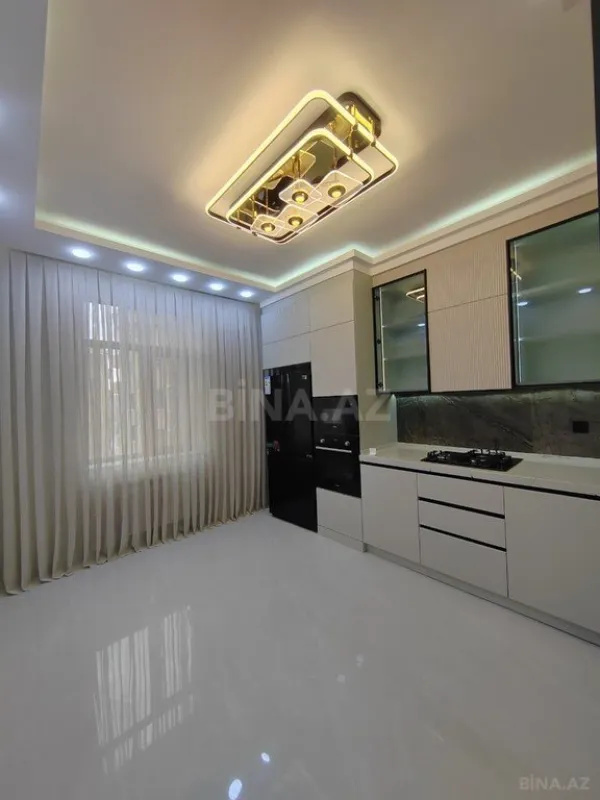 Satılır 3 otaqlı mənzil 151 m²