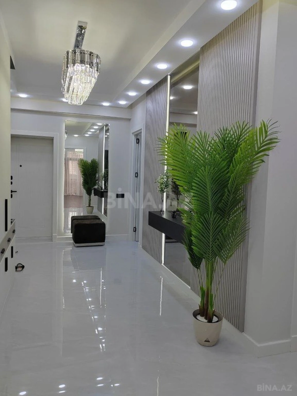 Satılır 3 otaqlı mənzil 151 m²