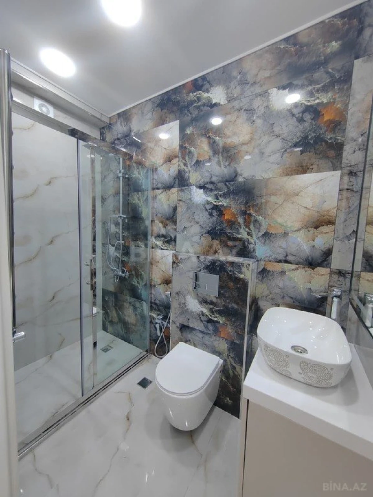 Satılır 3 otaqlı mənzil 151 m²