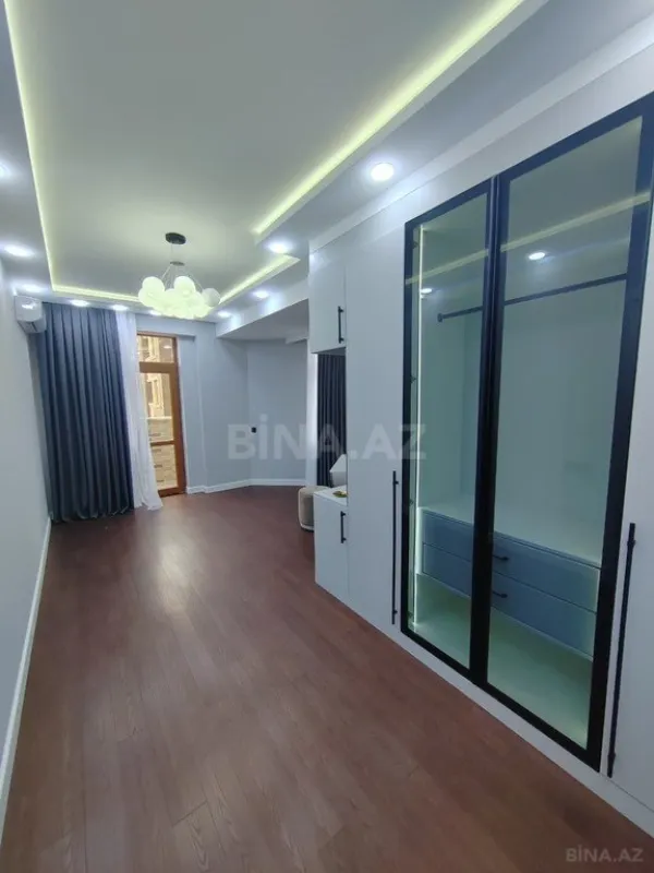 Satılır 3 otaqlı mənzil 151 m²