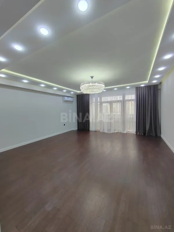 Satılır 3 otaqlı mənzil 151 m²