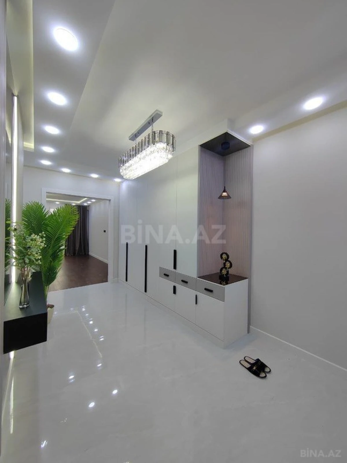 Satılır 3 otaqlı mənzil 151 m²
