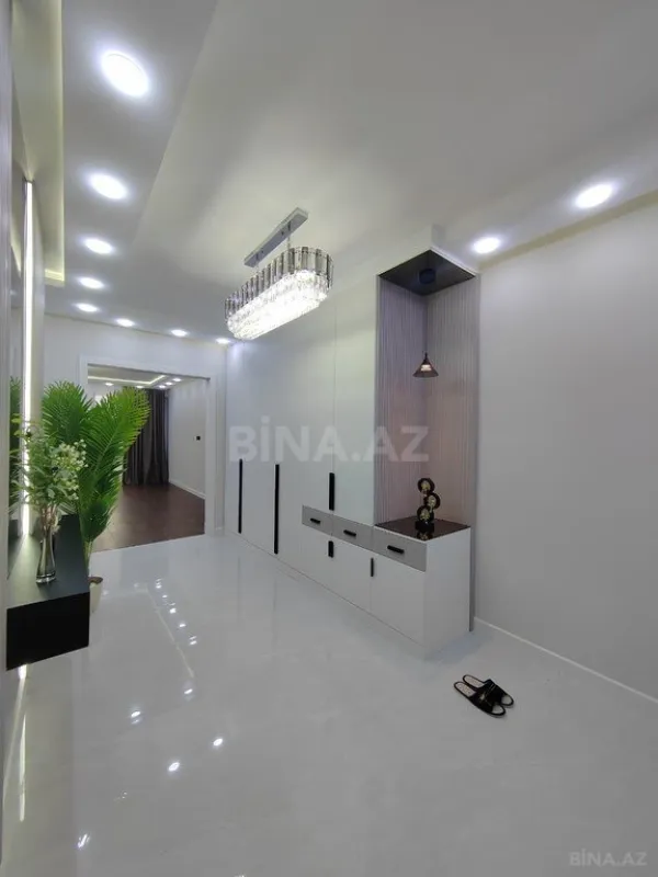 Satılır 3 otaqlı mənzil 151 m²