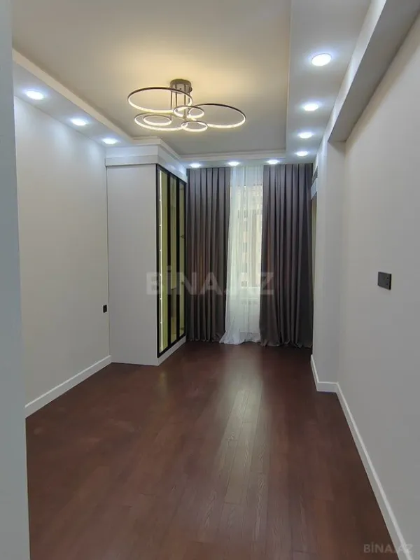 Satılır 3 otaqlı mənzil 151 m²