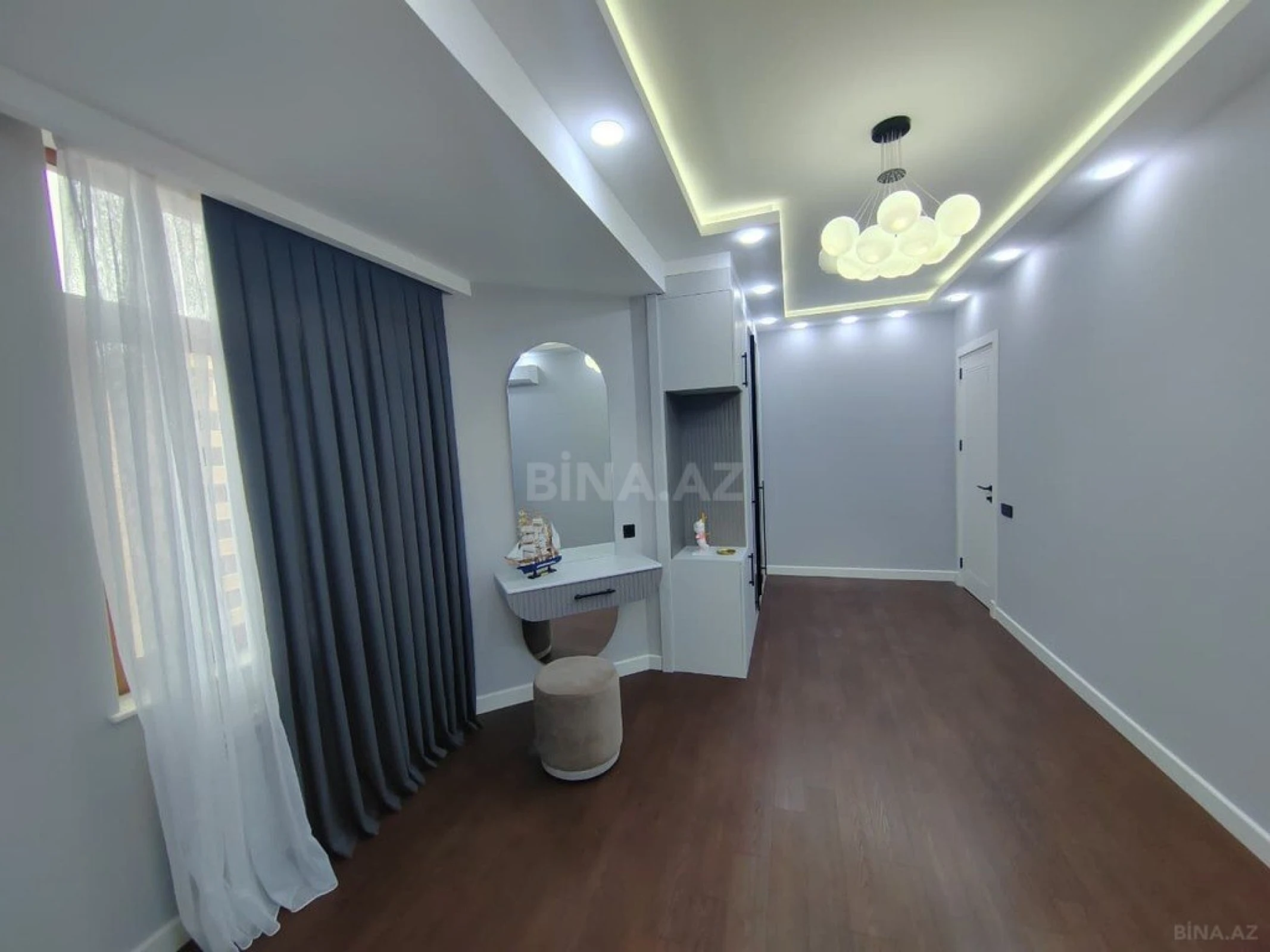 Satılır 3 otaqlı mənzil 151 m²