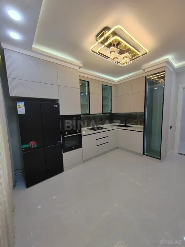 Satılır 3 otaqlı mənzil 151 m²