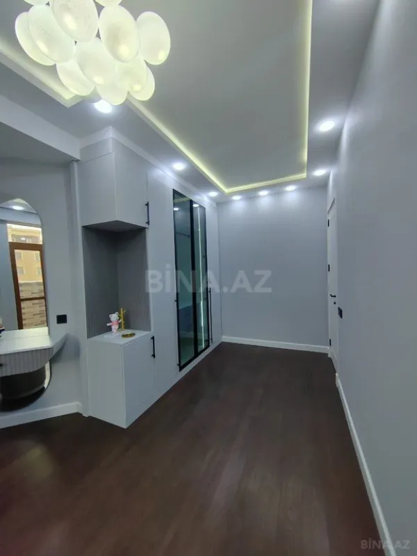 Satılır 3 otaqlı mənzil 151 m²