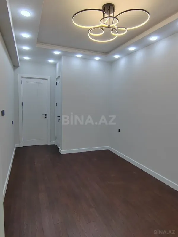 Satılır 3 otaqlı mənzil 151 m²