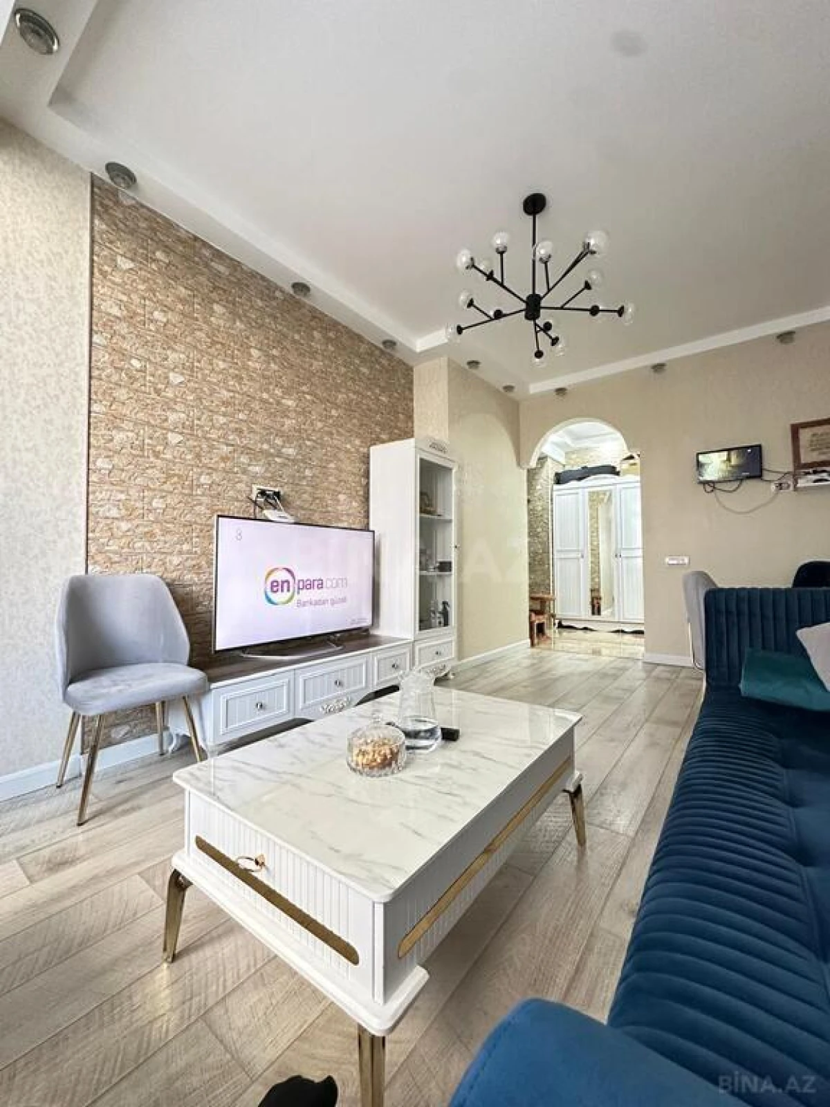 Satılır 2 otaqlı mənzil 105 m²