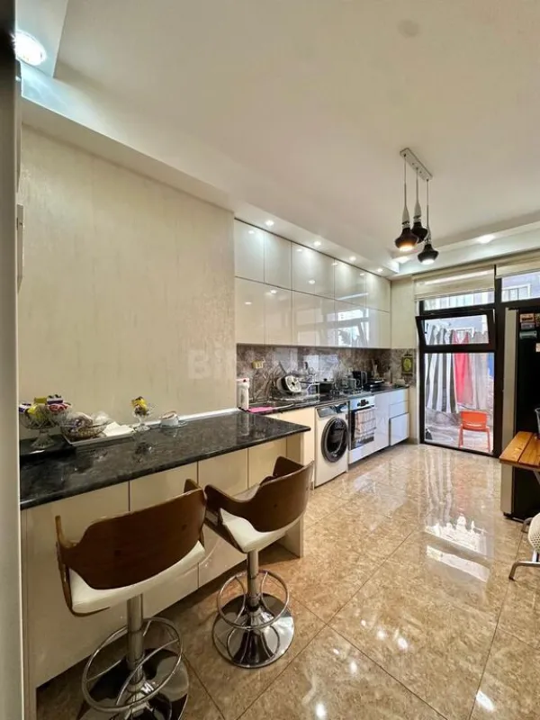 Satılır 2 otaqlı mənzil 105 m²