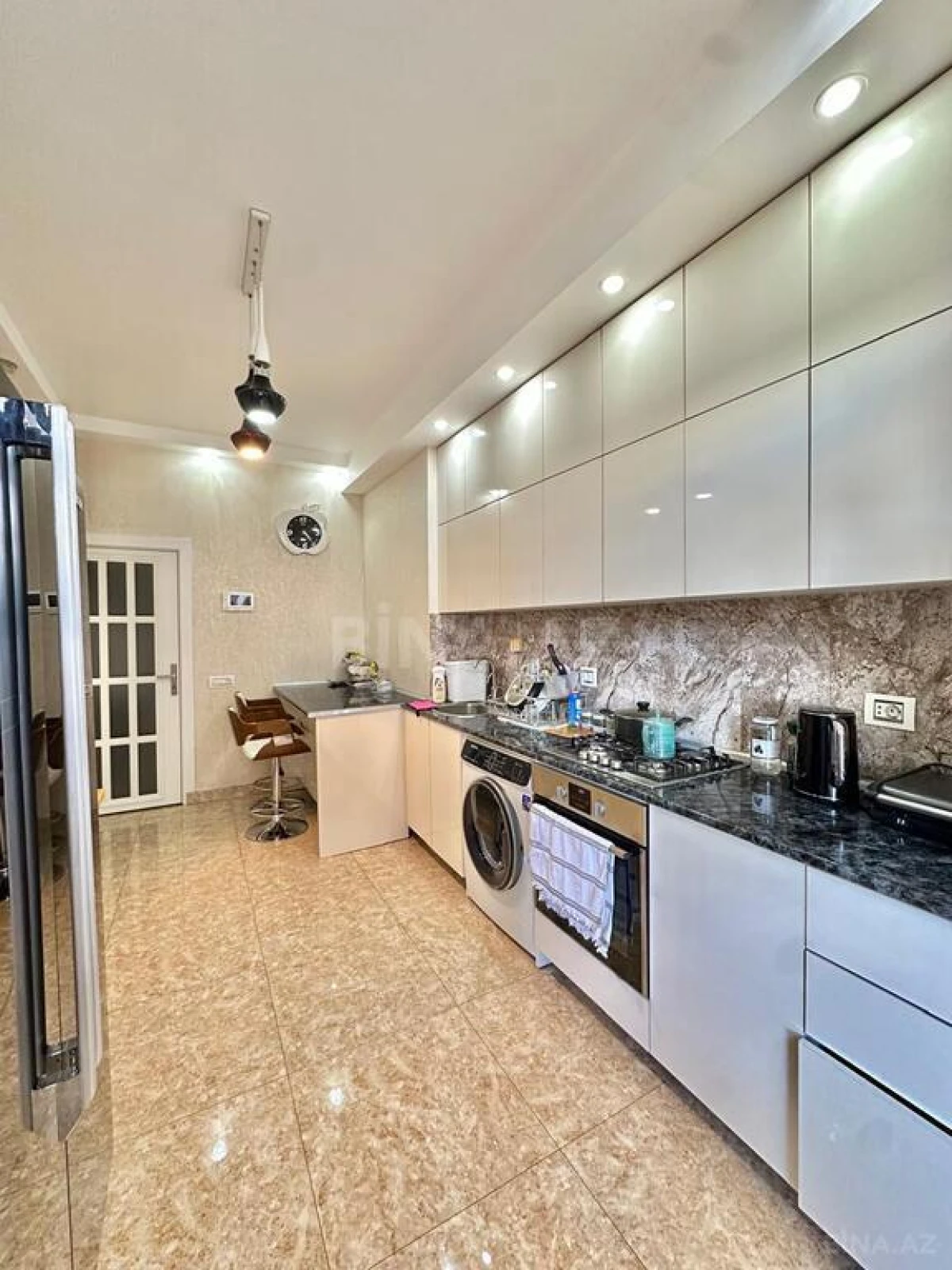 Satılır 2 otaqlı mənzil 105 m²