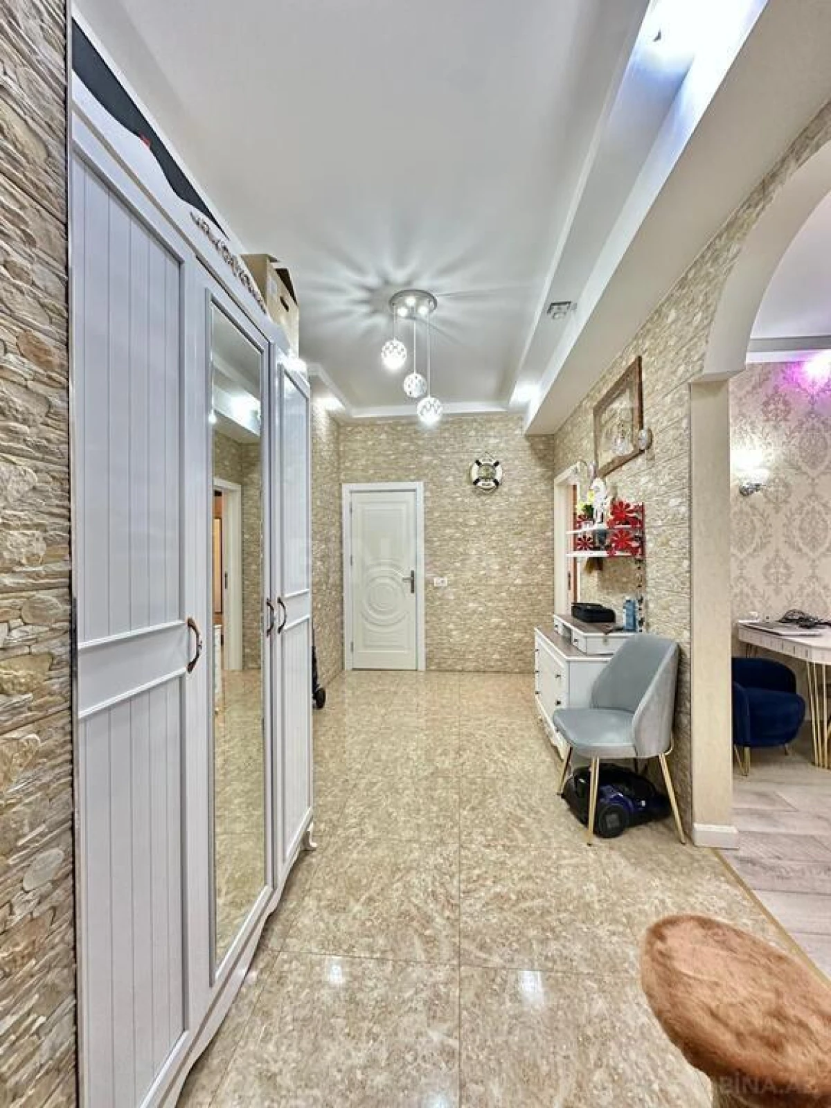 Satılır 2 otaqlı mənzil 105 m²