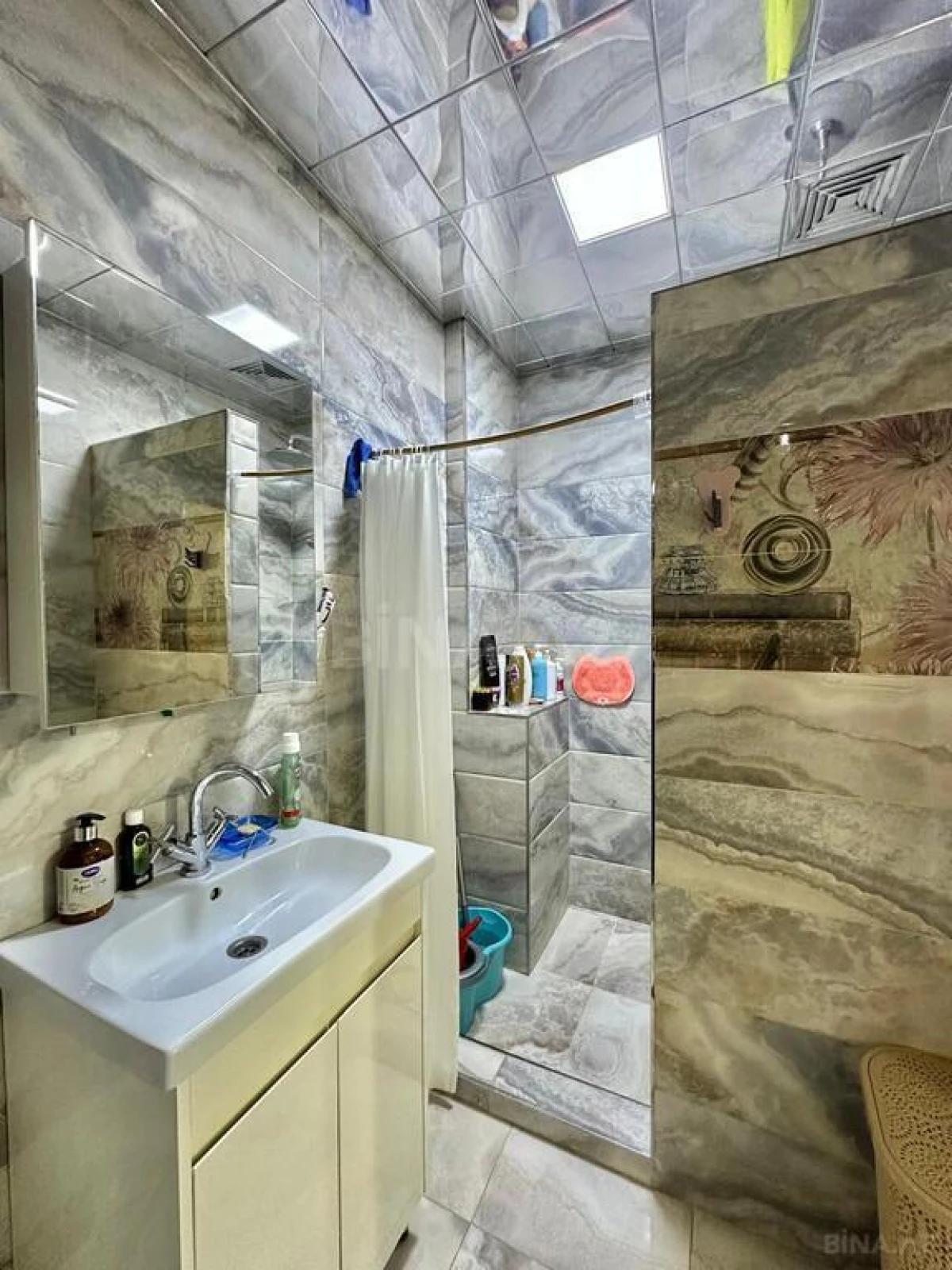 Satılır 2 otaqlı mənzil 105 m²