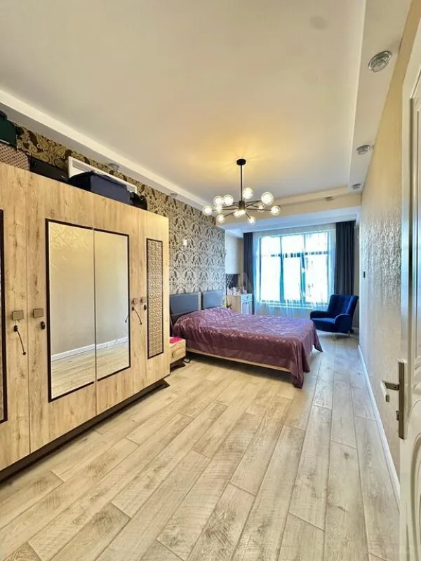 Satılır 2 otaqlı mənzil 105 m²