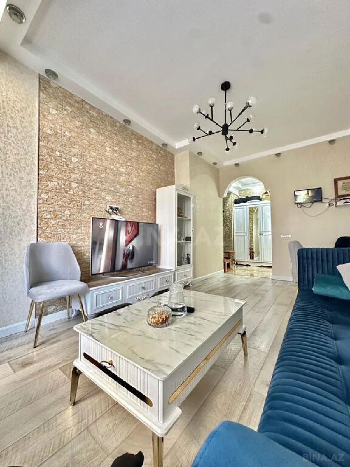 Satılır 2 otaqlı mənzil 105 m²