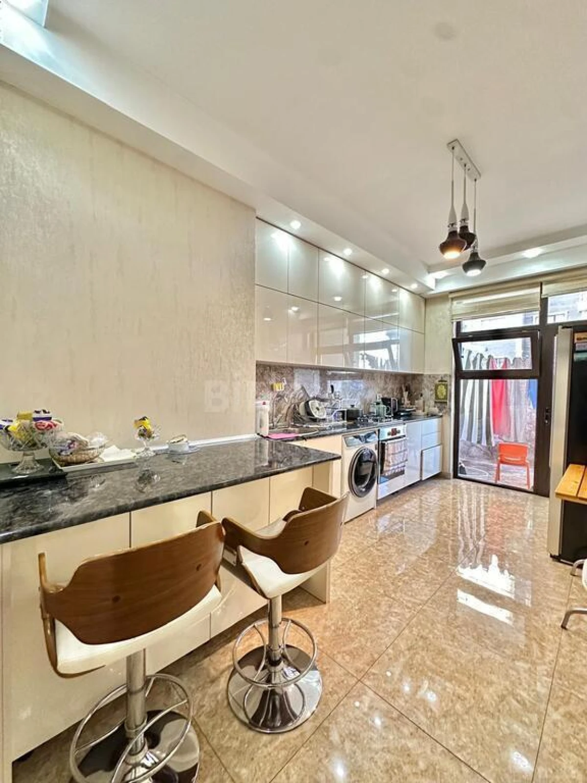 Satılır 2 otaqlı mənzil 105 m²