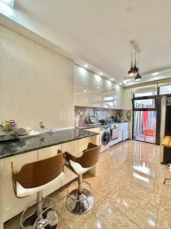 Satılır 2 otaqlı mənzil 105 m²