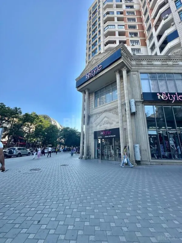 Satılır 2 otaqlı mənzil 105 m²