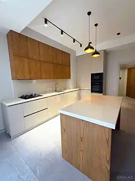 Satılır 3 otaqlı mənzil 145 m²