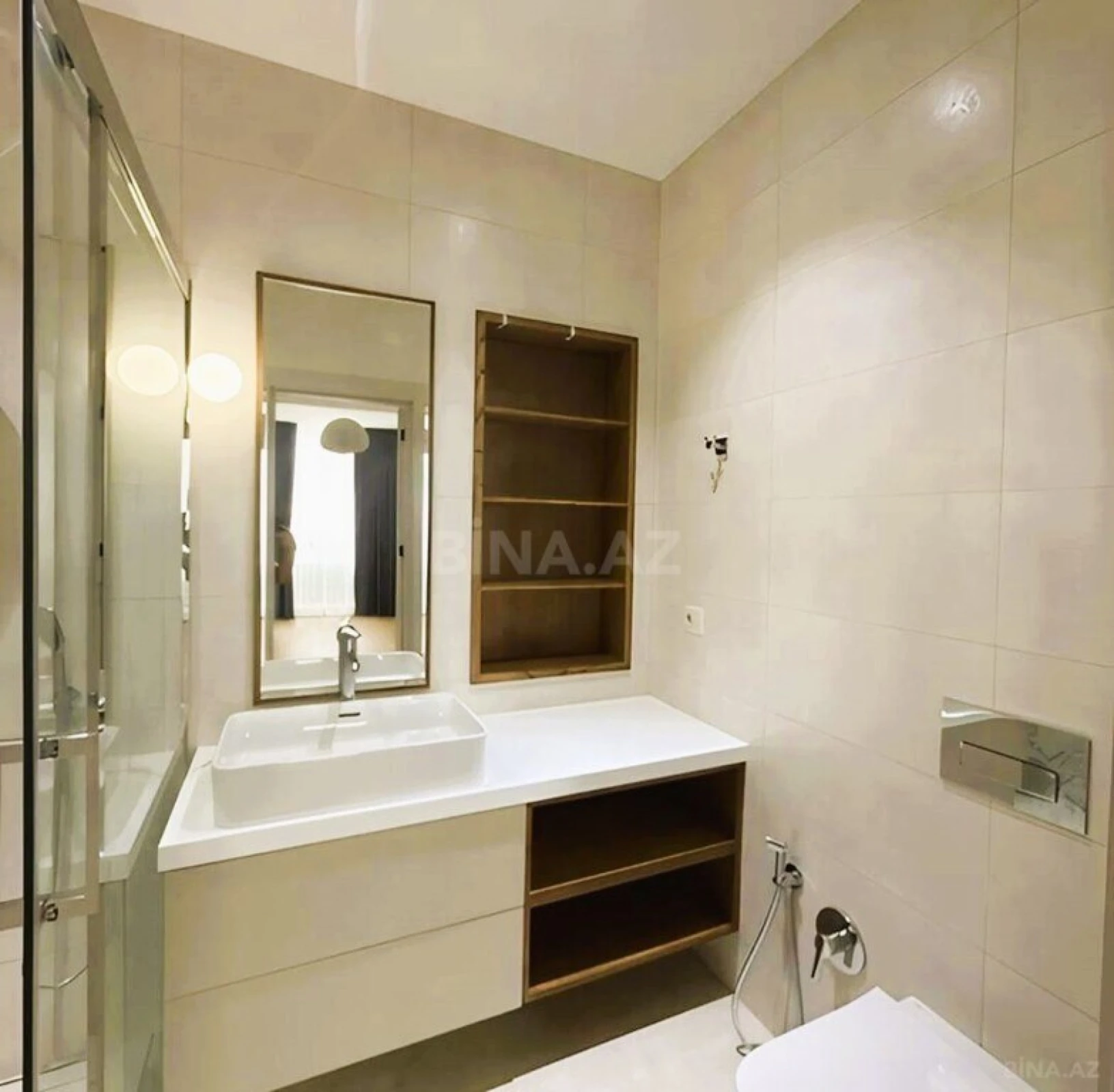 Satılır 3 otaqlı mənzil 145 m²