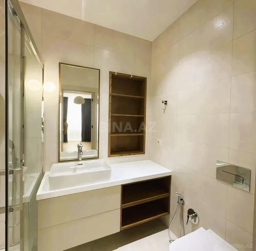 Satılır 3 otaqlı mənzil 145 m²