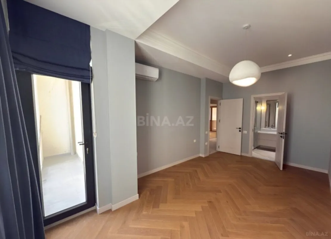 Satılır 3 otaqlı mənzil 145 m²