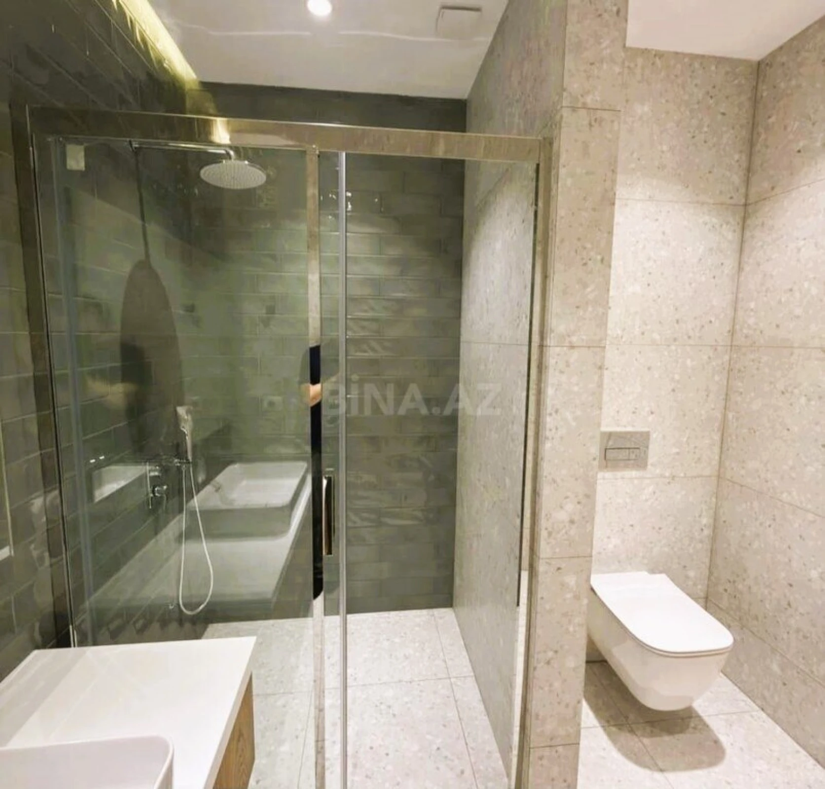 Satılır 3 otaqlı mənzil 145 m²