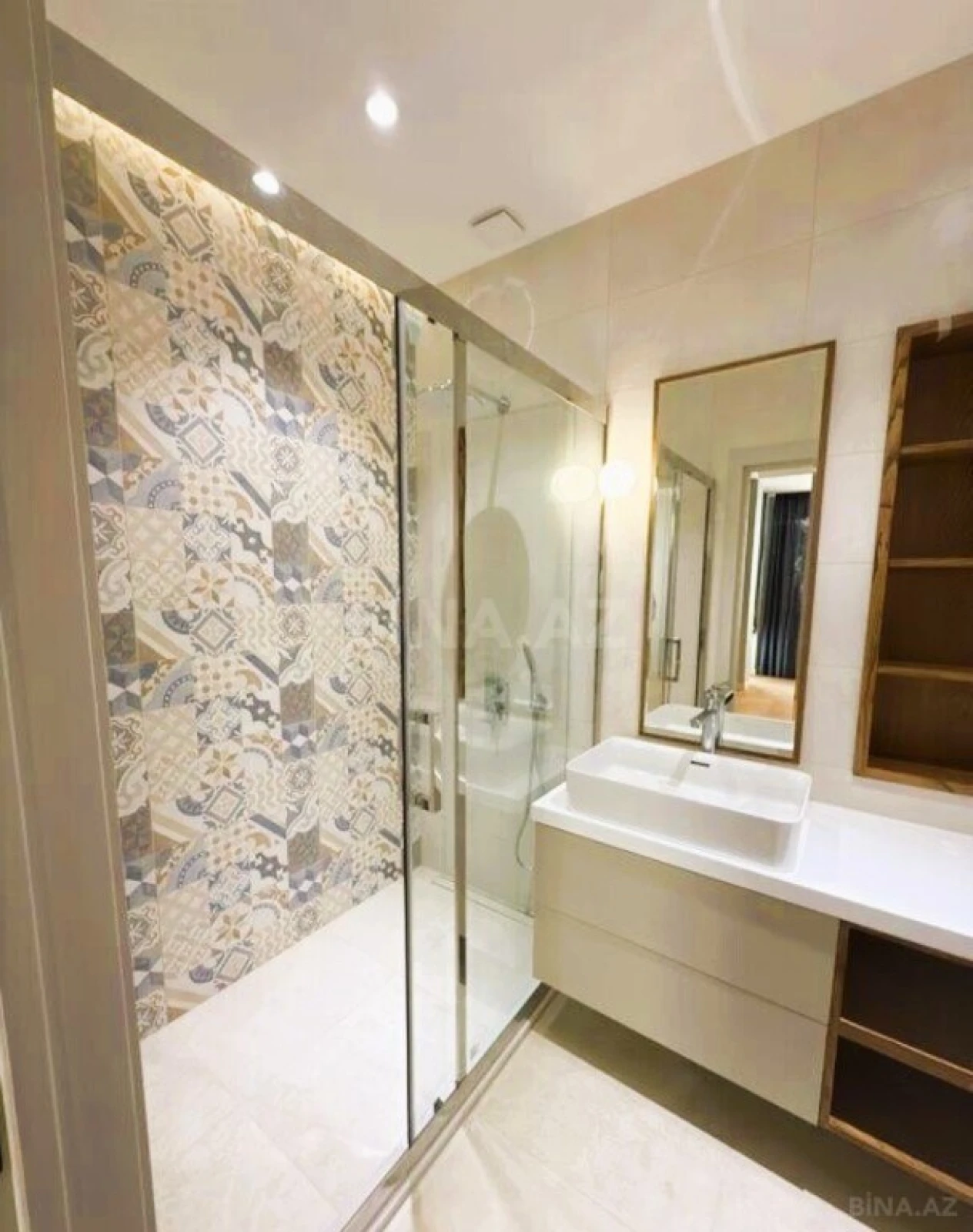 Satılır 3 otaqlı mənzil 145 m²