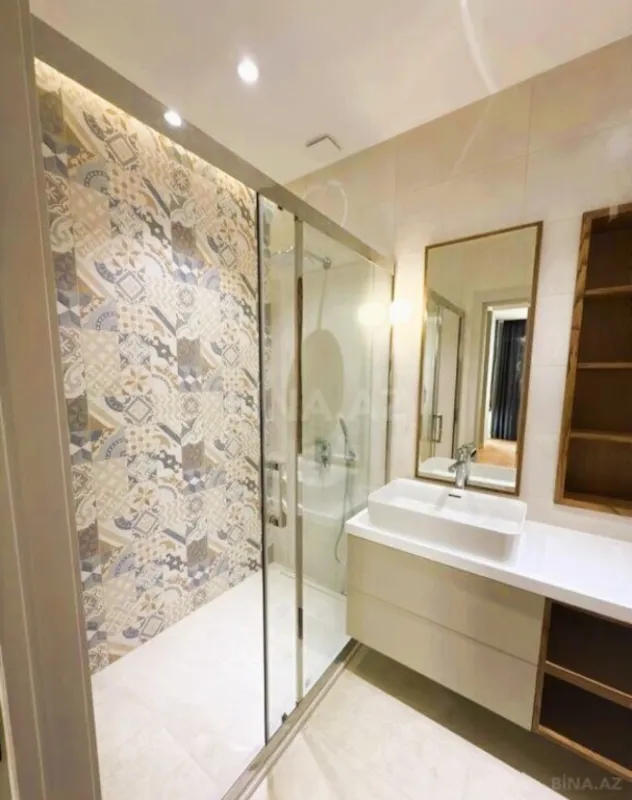 Satılır 3 otaqlı mənzil 145 m²