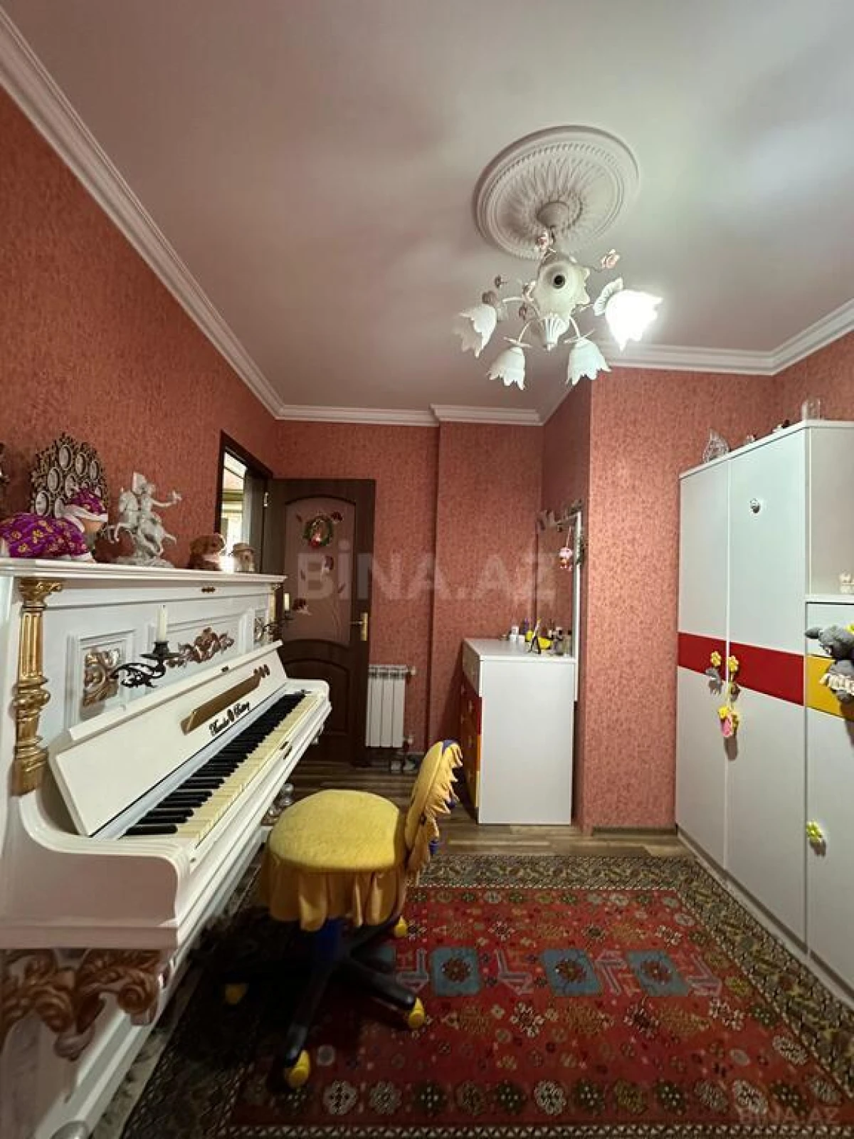 Satılır 7 otaqlı mənzil 140 m²