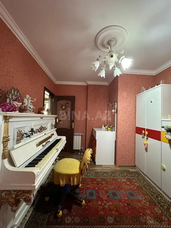 Satılır 7 otaqlı mənzil 140 m²