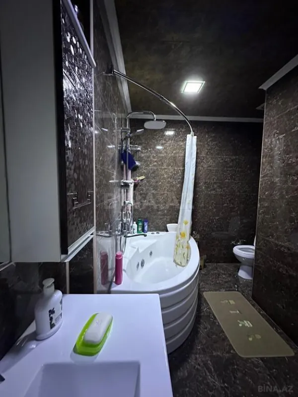 Satılır 7 otaqlı mənzil 140 m²