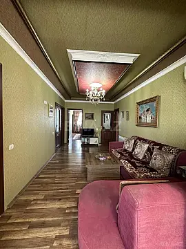 Satılır 7 otaqlı mənzil 140 m²