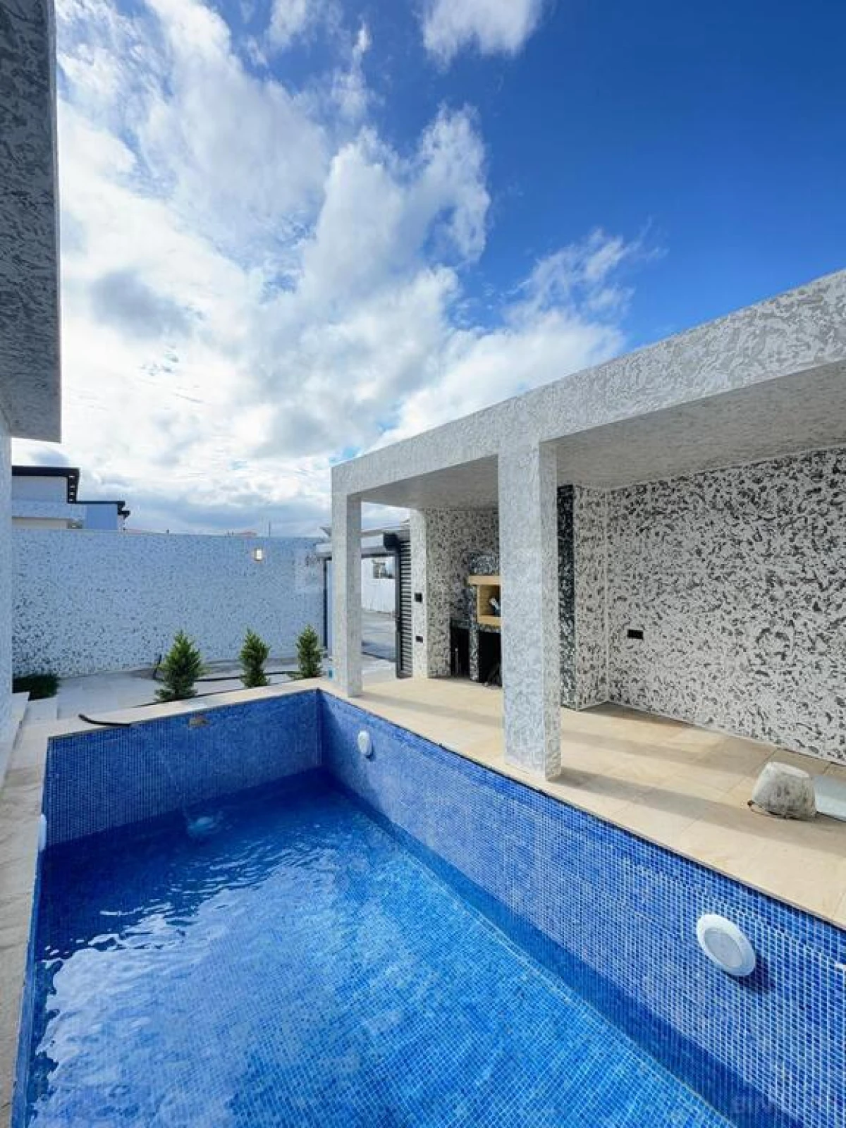 Satılır 4 otaqlı həyət evi 150 m²