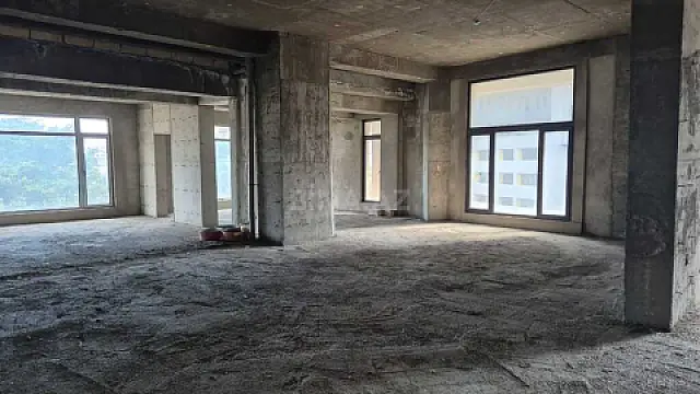 Satılır obyekt 450 m²