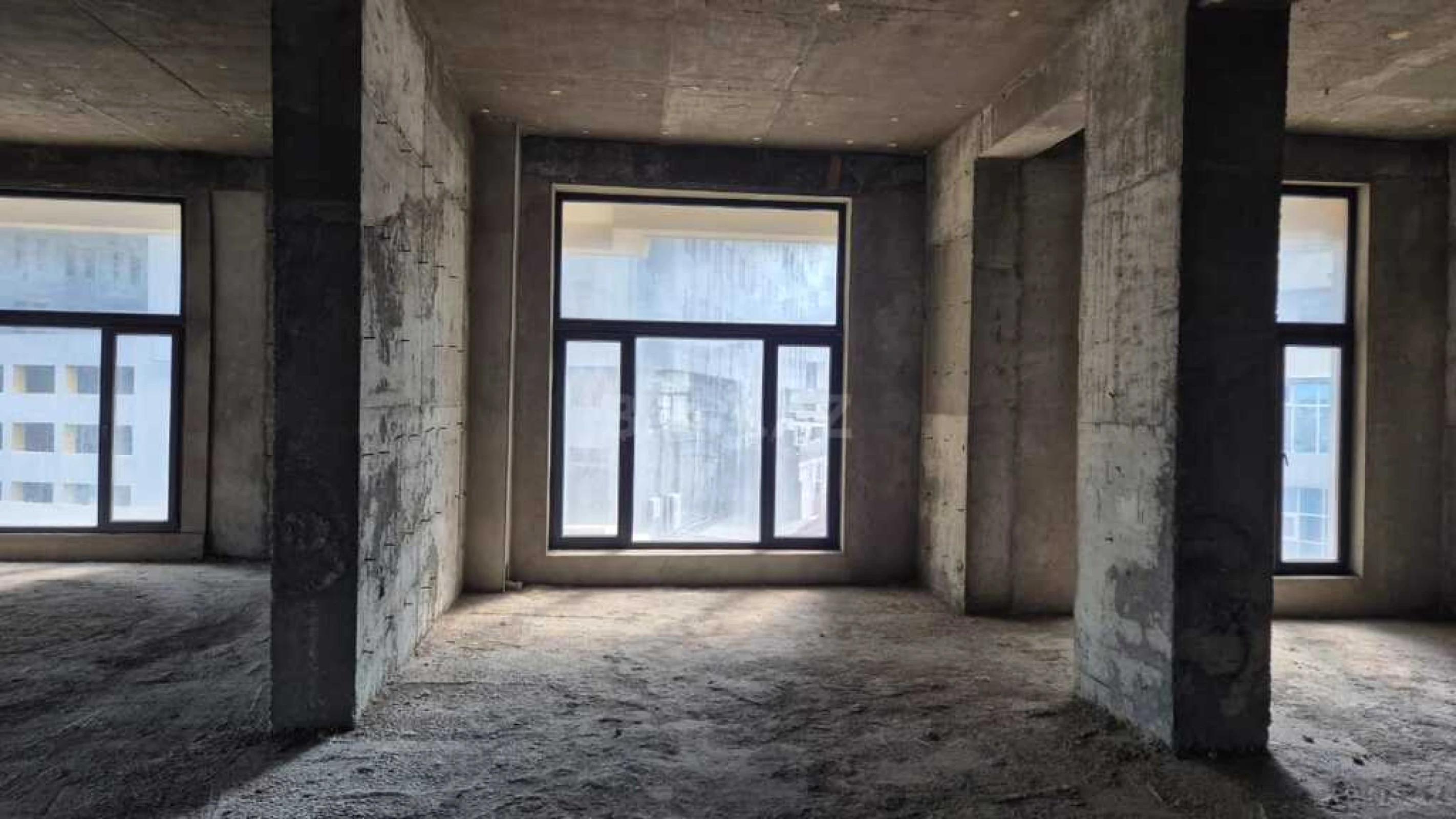 Satılır obyekt 450 m²