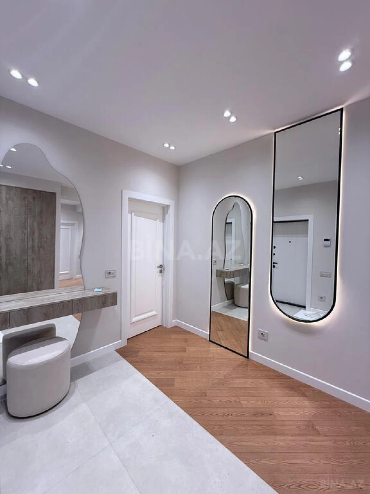 Kirayə verilir 3 otaqlı mənzil 153 m²