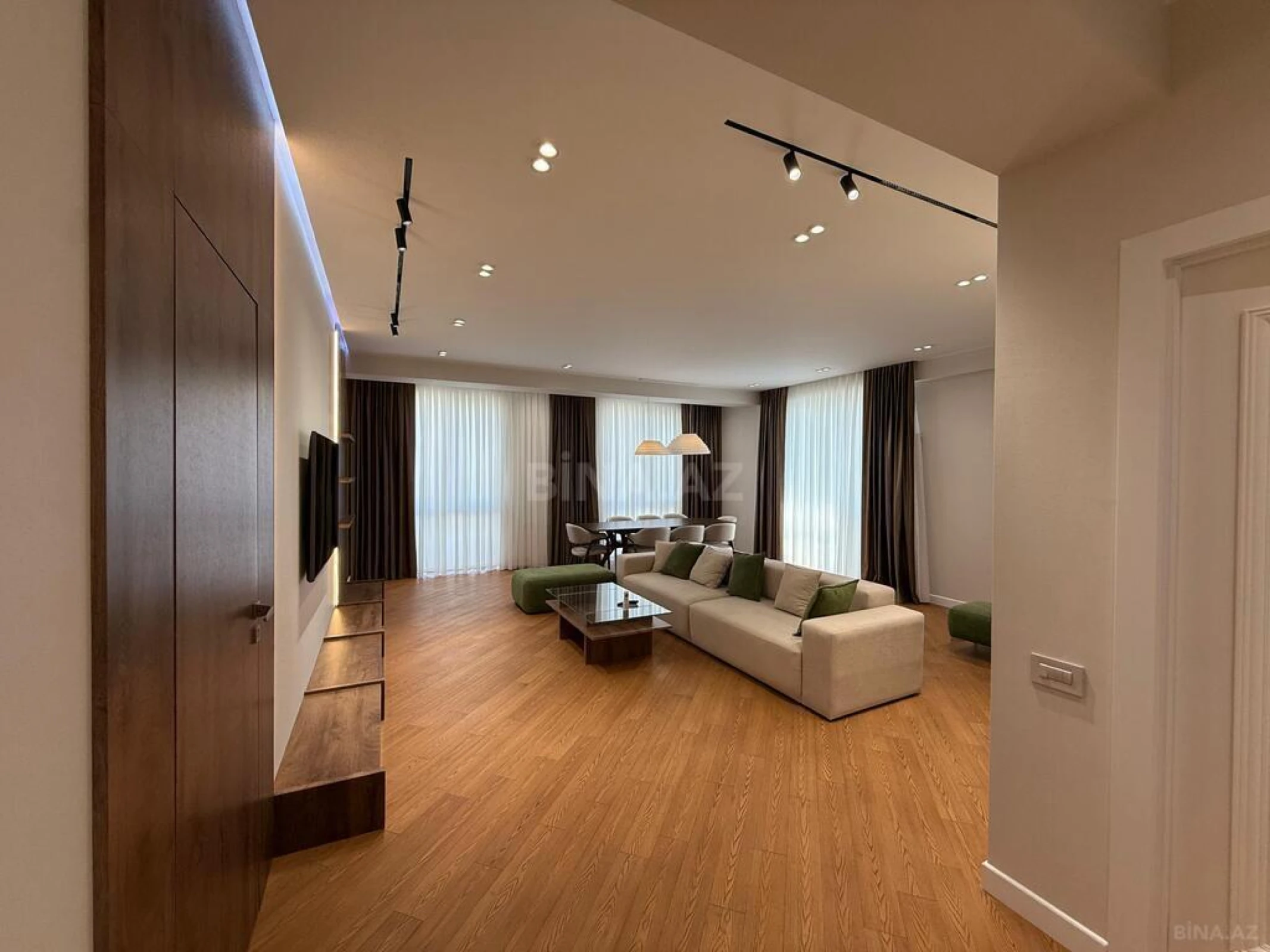 Kirayə verilir 3 otaqlı mənzil 153 m²