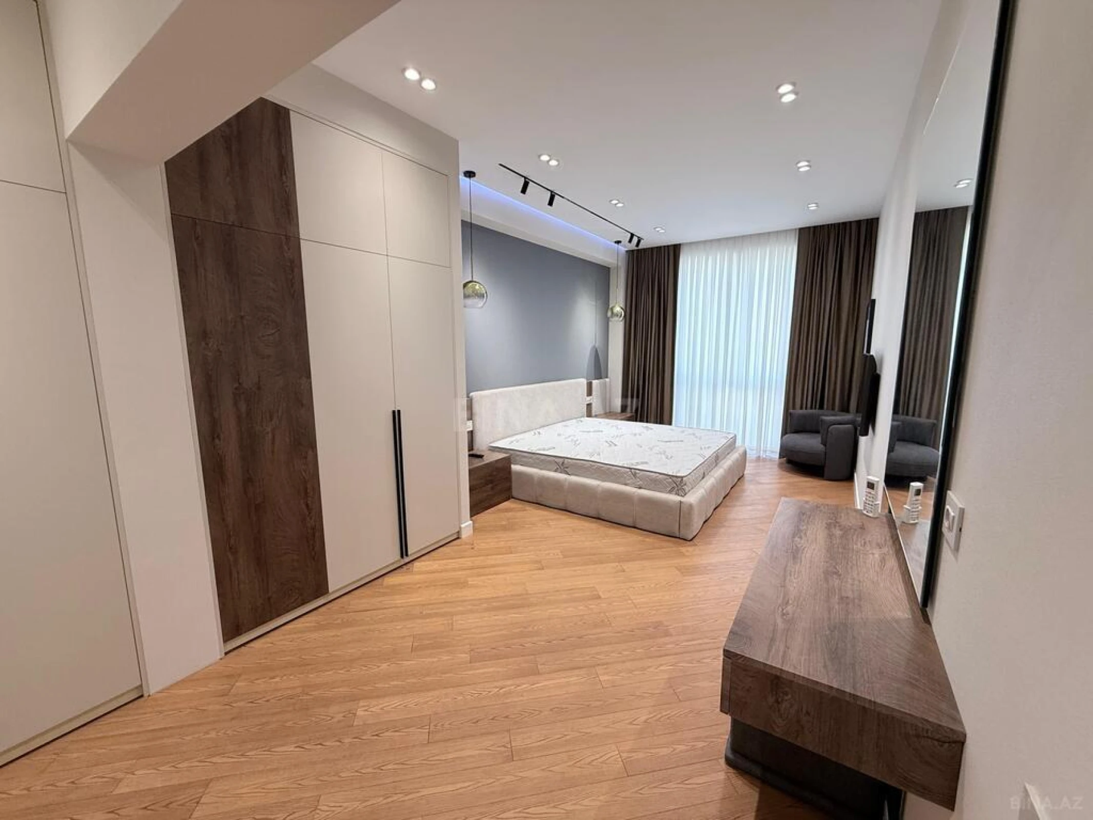 Kirayə verilir 3 otaqlı mənzil 153 m²