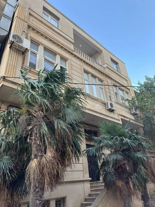 Kirayə verilir 8 otaqlı həyət evi 500 m²