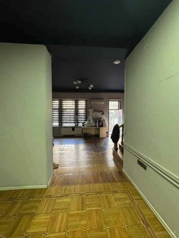 Kirayə verilir 8 otaqlı həyət evi 500 m²